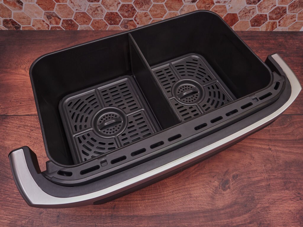 Ninja Foodi FlexDrawer - the basket with the crisper plates and the divider